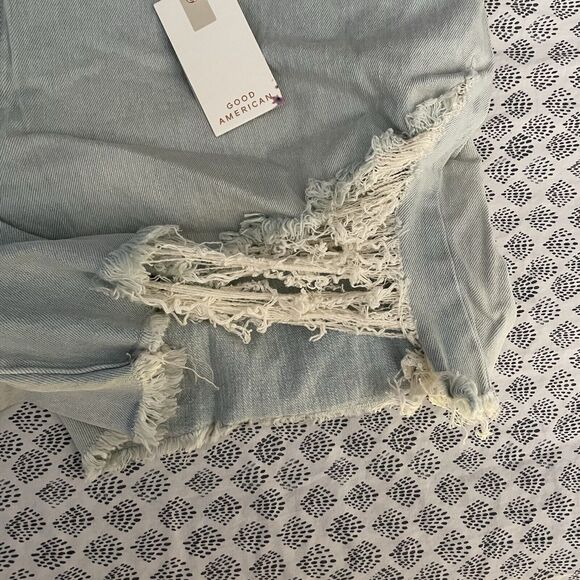 Good American The Bombshell Distressed Denim Shorts Sz 18 - Light Blue - Picture 3 of 10